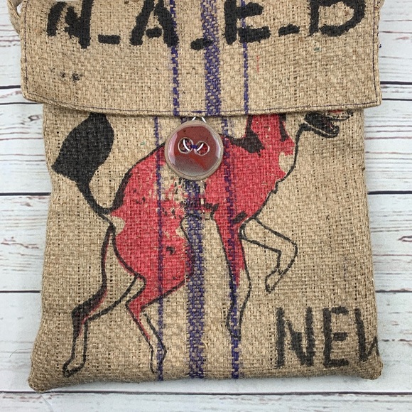 Rustic Cross Body Dog Wolf Purse - Picture 3 of 8